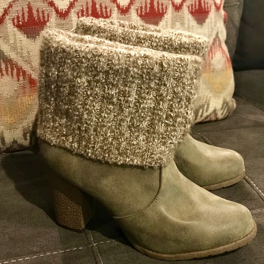 NWT MUK LUKS size 8 booties with chunky heel